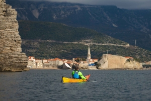 Budva: Winterliche Kajaktour zu Höhlen & St. Nikolaus-Insel