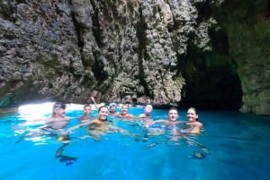 Cabo Kamenjak: tour en kayak con experiencia en cuevas