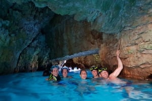 Cabo Kamenjak: tour en kayak con experiencia en cuevas