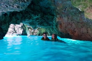 Cabo Kamenjak: tour en kayak con experiencia en cuevas