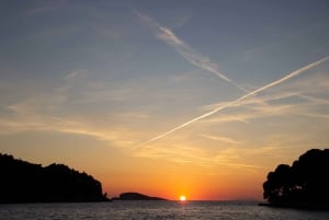 Cavtat/Mlini: Luxury Sunset Cruise w/ Cold Platter & Wine