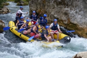 Rzeka Cetina: rafting i skakanie z klifu