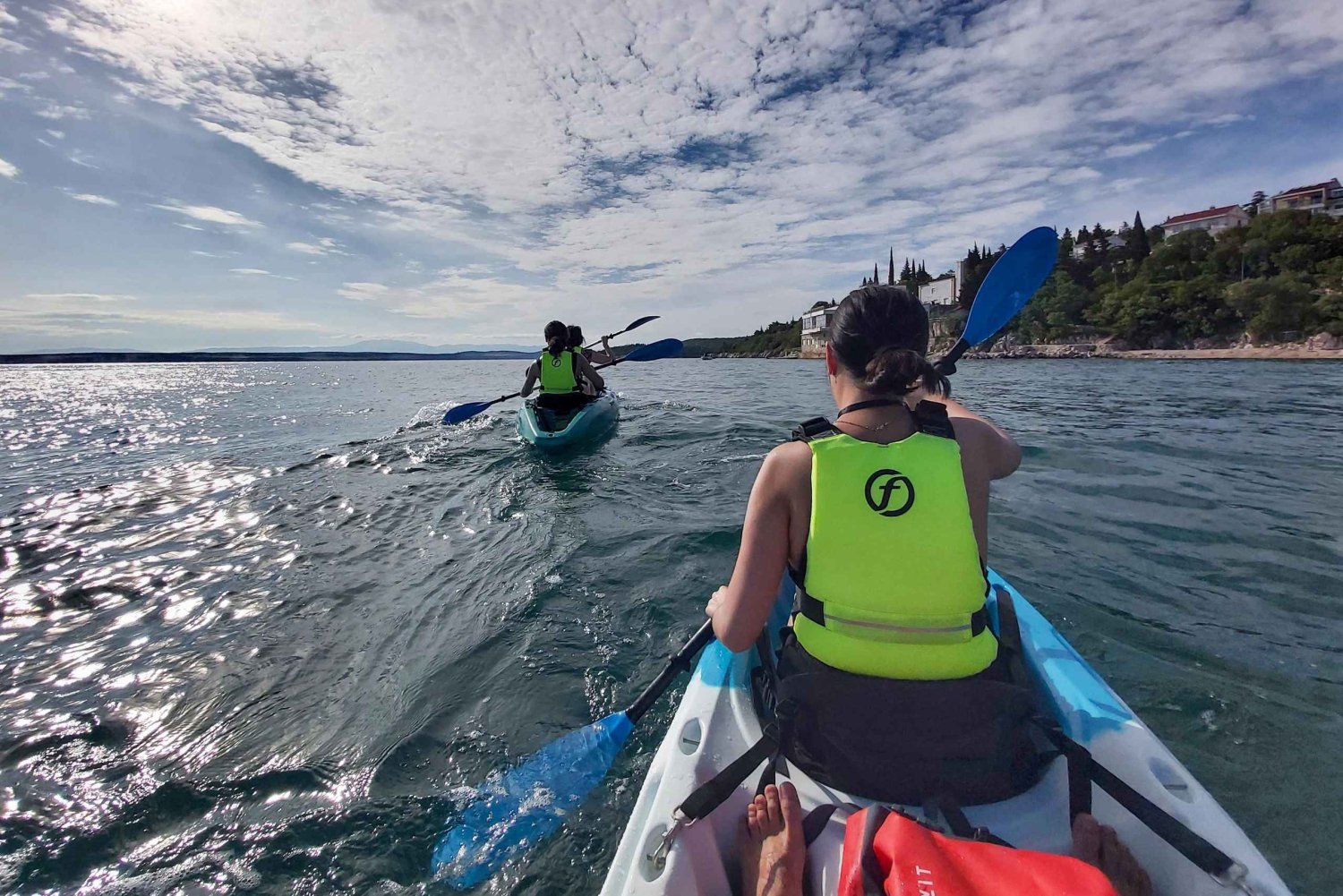 Crikvenica: begeleide kajaktocht langs de kust met wandeling naar een uitkijkpunt