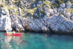 Crikvenica: begeleide kajaktocht langs de kust met wandeling naar een uitkijkpunt