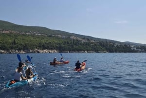 Crikvenica: begeleide kajaktocht langs de kust met wandeling naar een uitkijkpunt