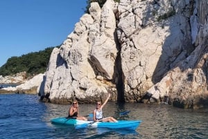 Crikvenica: begeleide kajaktocht langs de kust met wandeling naar een uitkijkpunt