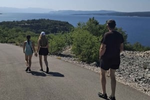 Crikvenica: begeleide kajaktocht langs de kust met wandeling naar een uitkijkpunt
