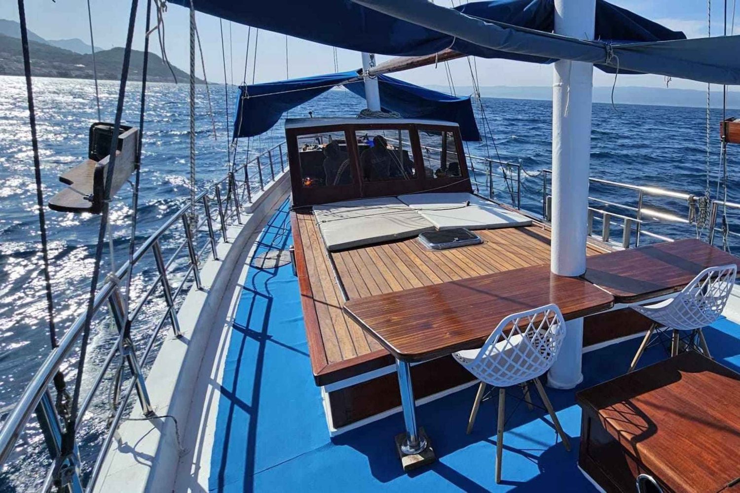 Daily boat trips