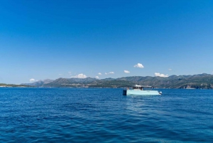 Dubrovnik: Katamarantur i den blå grotten med drinker og snorkling