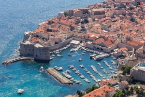Dubrovnik: Aamulla tai auringonlaskun aikaan kävelykierros kaupungin muurien ympärillä.