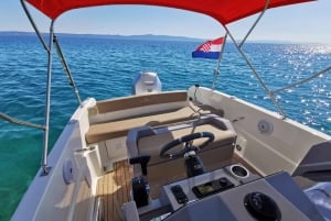 エラフィティ諸島と青の洞窟を訪れるプライベートボートツアー（無料送迎付き）