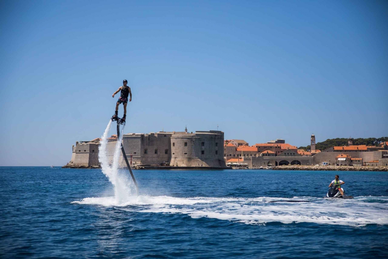 Dubrovnik: Experiência de flyboard em frente às muralhas da cidade