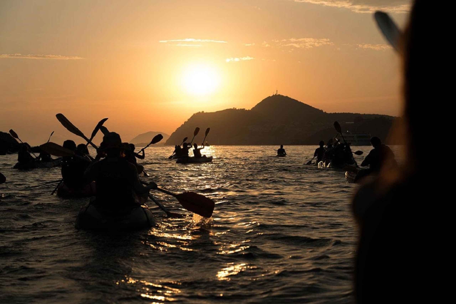Dubrovnik: rondleiding bij zonsondergang met zeekajakken en wijn