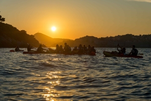 Dubrovnik: rondleiding bij zonsondergang met zeekajakken en wijn