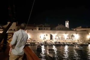 Dubrovnik: Crucero nocturno por el casco antiguo en un barco Karaka del siglo XVI