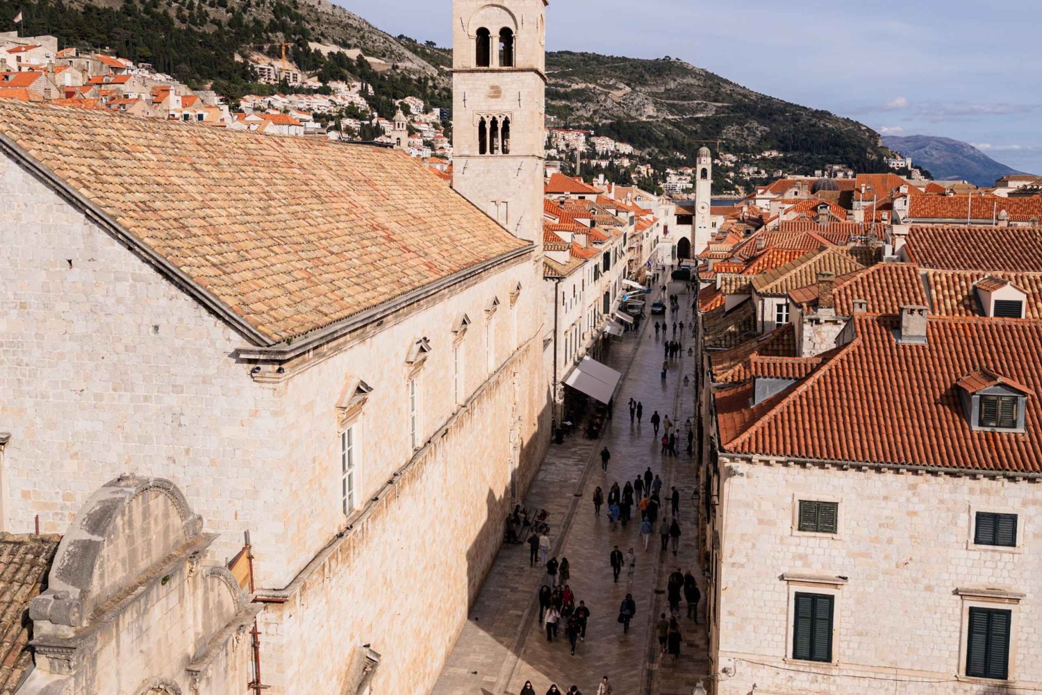 Gamla stan i Dubrovnik: Kvällstur med historia, vin och matbitar