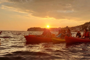 Dubrovnik: Old Town Walls & Lokrum Island Sunset Kayak Tour