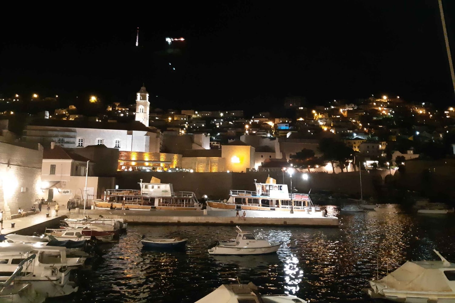 Croisière nocturne panoramique à Dubrovnik avec le Karaka