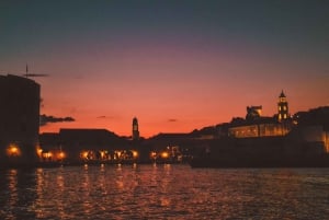 Dubrovnik: Private Bootsfahrt bei Sonnenuntergang mit Champagner