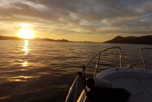 Dubrovnik: privécruise bij zonsondergang op zee met wijn