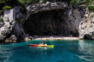 Dubrovnik: Sea Kayaking Tour with Fruit Snack
