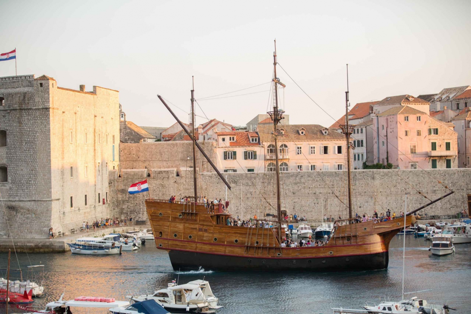 Dubrovnik: Sunset Cruise by Karaka with Champagne
