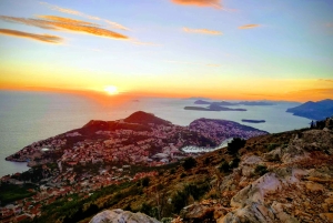 ドゥブロヴニク：ワイン片手に夕日のパノラマツアー
