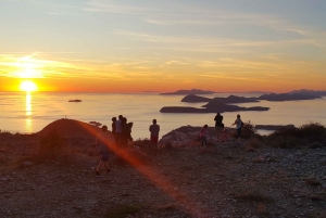 ドゥブロヴニク：ワイン片手に夕日のパノラマツアー