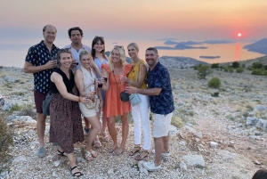 ドゥブロヴニク：ワイン片手に夕日のパノラマツアー