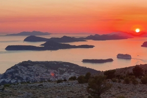 ドゥブロヴニク：ワイン片手に夕日のパノラマツアー