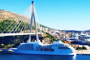 ドゥブロヴニク：ワイン片手に夕日のパノラマツアー