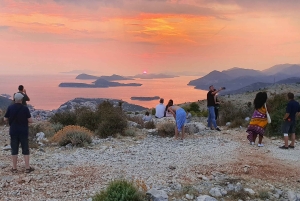 ドゥブロヴニク：ワイン片手に夕日のパノラマツアー