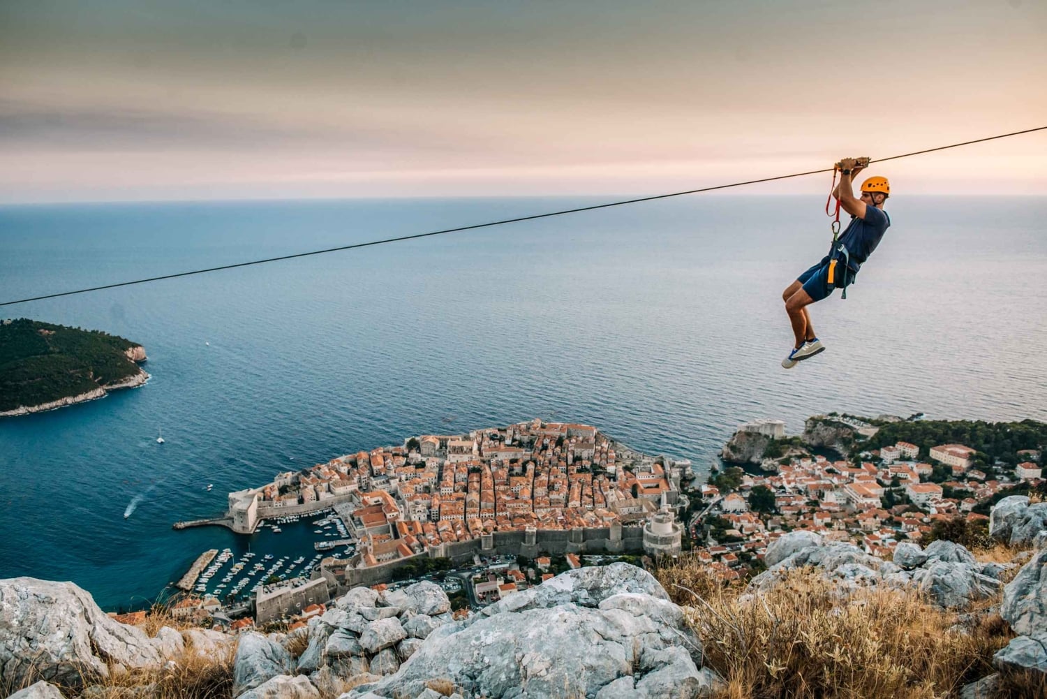 Dubrovnik: Sunset Zip Line Experience etterfulgt av vin