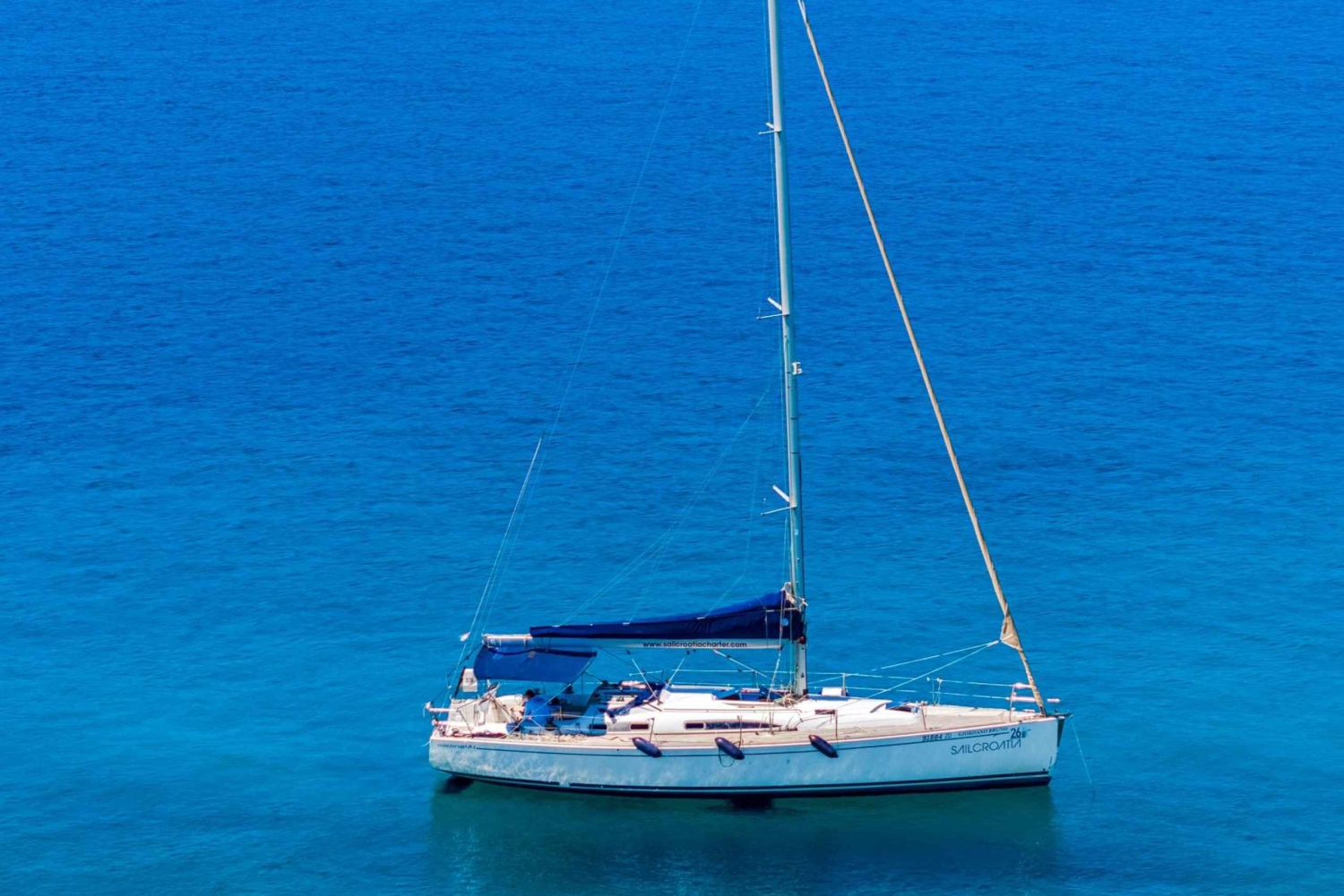 Elegant dagsejlads med frokost og drikkevarer inkluderet