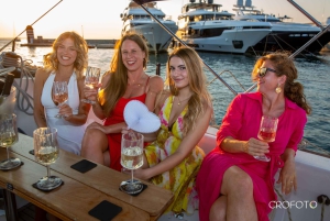 Elegant solnedgångskryssning under segel, stor yacht, full komfort