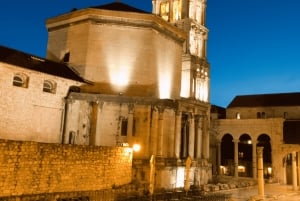 Excursão a pé em grupo à noite - Split Old City Diocletian's Pal