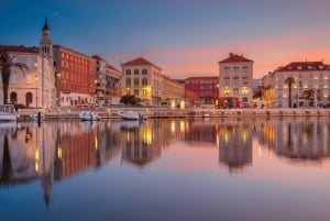 Excursão a pé em grupo à noite - Split Old City Diocletian's Pal