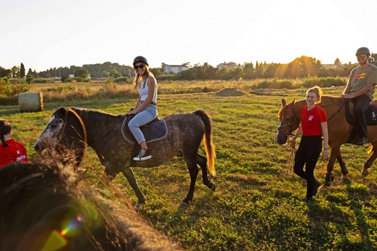 Fazana: Sunset 1-hour Horse Riding in Nature with Guide
