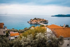 Albanian puolelta: Päiväretki Montenegron Budvaan ja Sveti Stefaniin