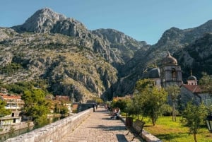 Albanian puolelta: Päiväretki Montenegron Budvaan ja Sveti Stefaniin