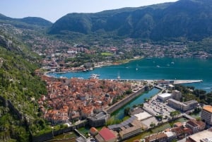 Albanian puolelta: Päiväretki Montenegron Budvaan ja Sveti Stefaniin