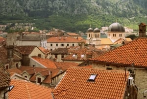 Albanian puolelta: Päiväretki Montenegron Budvaan ja Sveti Stefaniin