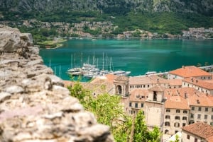 Albanian puolelta: Päiväretki Montenegron Budvaan ja Sveti Stefaniin