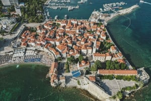 Albanian puolelta: Päiväretki Montenegron Budvaan ja Sveti Stefaniin