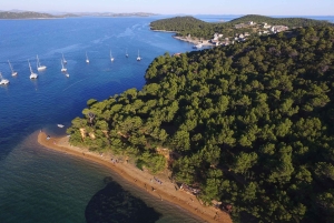 Fra Biograd: Tur til den gylne øya Vrgada med lunsj