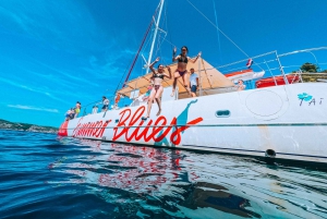 Von der Insel Brač aus: Katamaran Tour mit Essen & Getränken