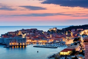 Dubrovnikista: Kultaisen tunnin auringonlaskun risteily ilmaisilla juomilla.