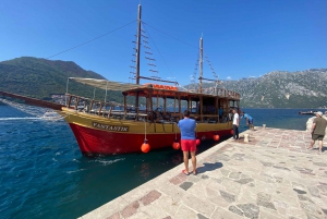 From Dubrovnik: Montenegro and Kotor Boat Tour with Brunch