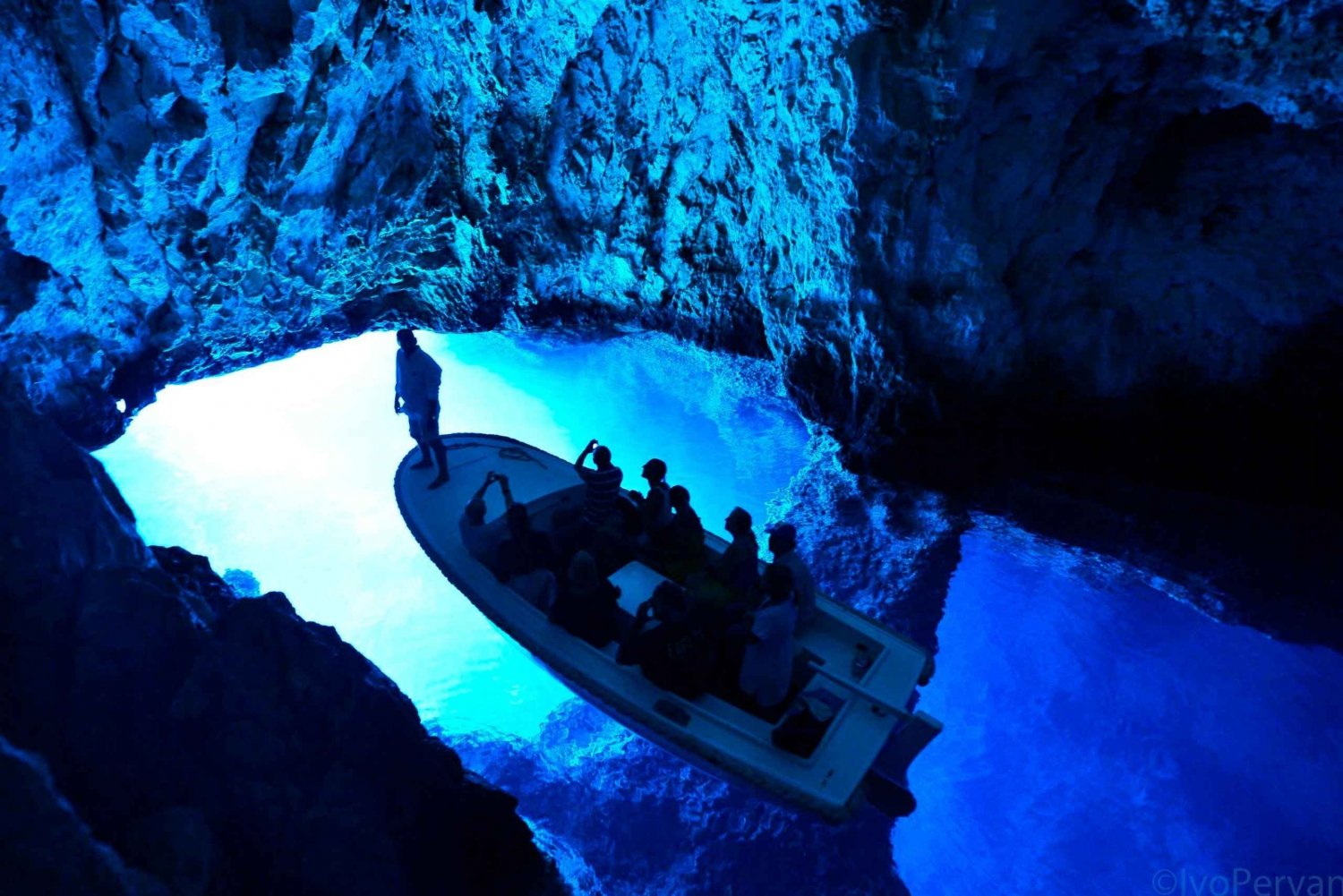 Fra Hvar: Dagstur med båt til den blå og den grønne grotte