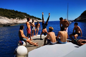 From Hvar: Blue Cave and Island-Hopping Yacht Tour